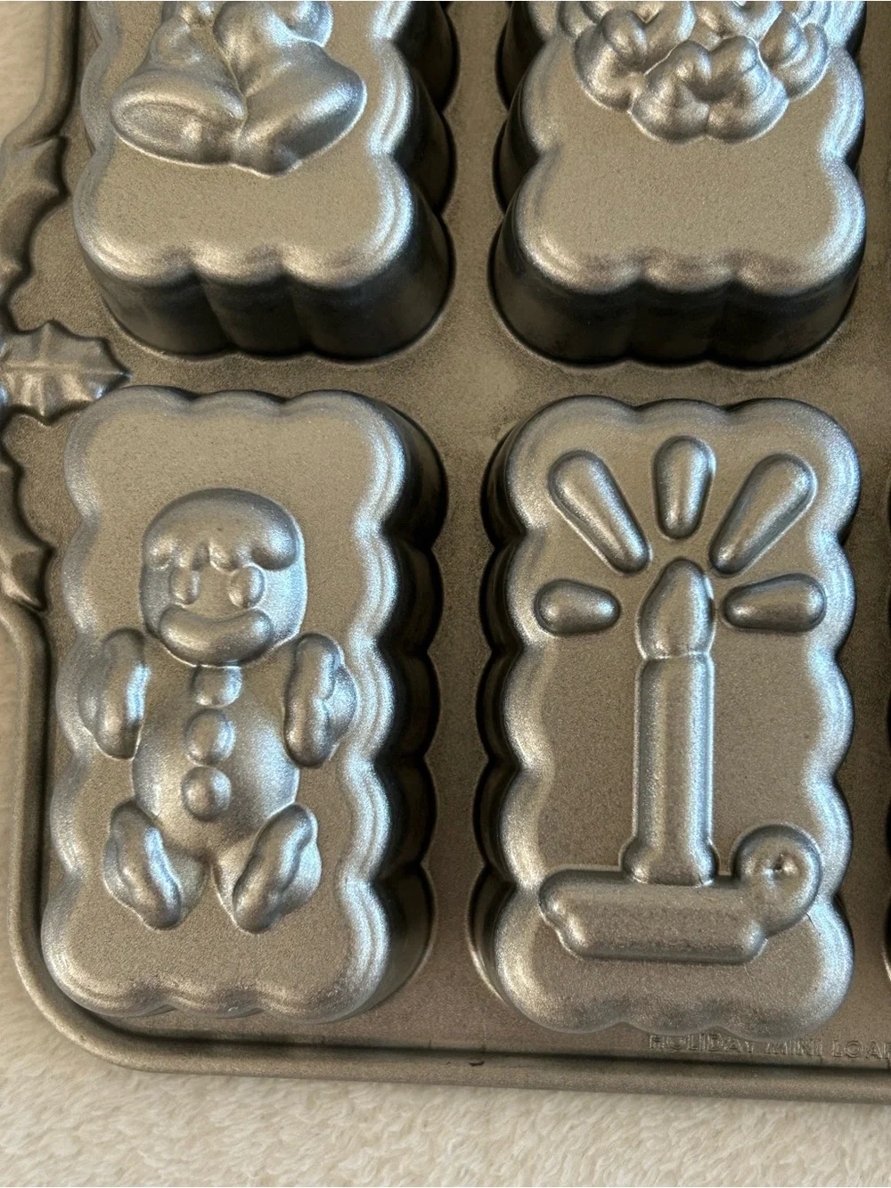 Williams Sonoma Nordic Ware 8 Loaf Holiday Mini Loaf Cakelet Pan NEW